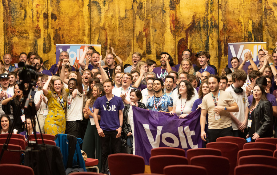 Group picture of Volters at the Bucharest General Assembly